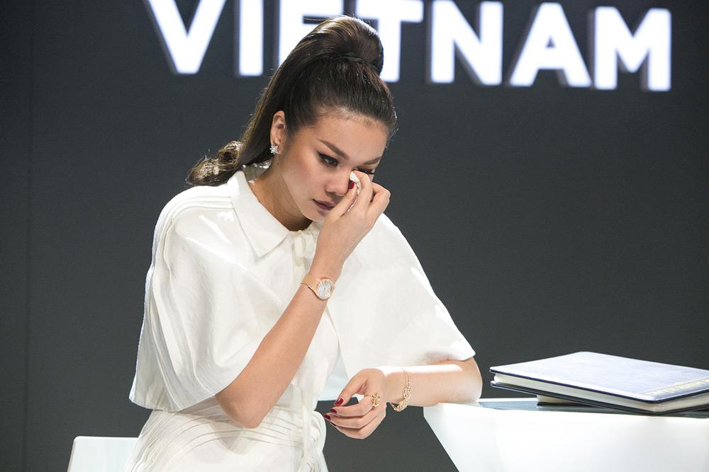 The Face: Bị loại thí sinh, Hoàng Yến không giữ được bình tĩnh, đập bàn, bật khóc trên truyền hình-3