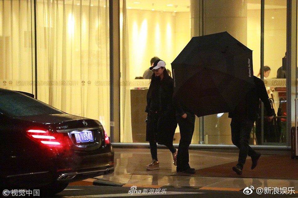 Phạm Băng Băng chính thức lộ diện sau scandal, lặng lẽ xuất hiện nhưng vẫn khí chất ngút ngàn-4