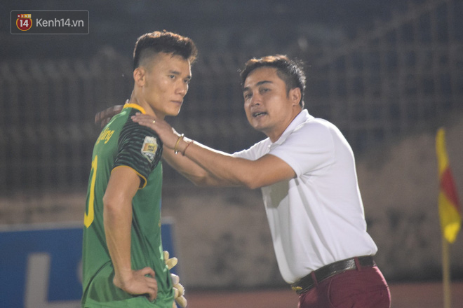 Không một lời trách mắng, các thầy động viên Bùi Tiến Dũng sau hai sai lầm nghiêm trọng-1