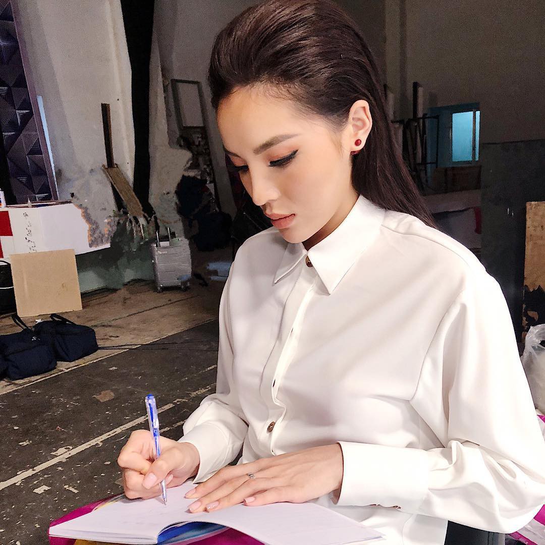 Kỳ Duyên sau 4 năm đăng quang với bao thị phi bủa vây, giờ mới đạt đến đỉnh cao của nhan sắc và thần thái-8