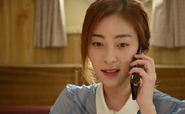 Thấy giúp việc liên tục nhắn tin lả lướt với bạn trai, vợ tá hỏa khi nhận ra số điện thoại quen thuộc-1