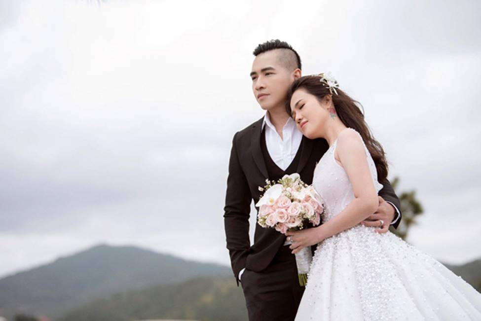 Chị gái diện váy cưới quá nóng bỏng, nữ hoàng nội y cũng phải ghen tỵ-2