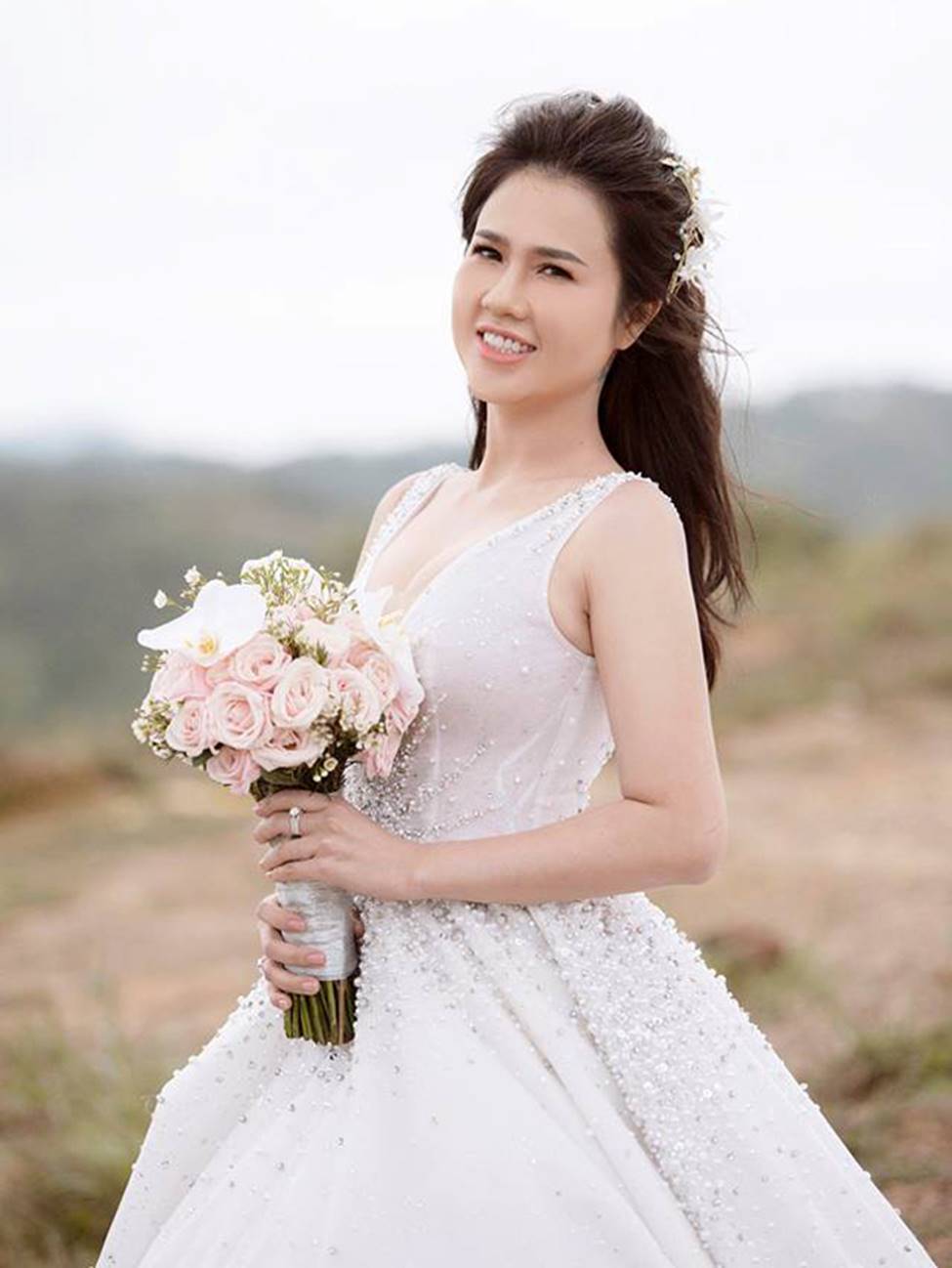 Chị gái diện váy cưới quá nóng bỏng, nữ hoàng nội y cũng phải ghen tỵ-11