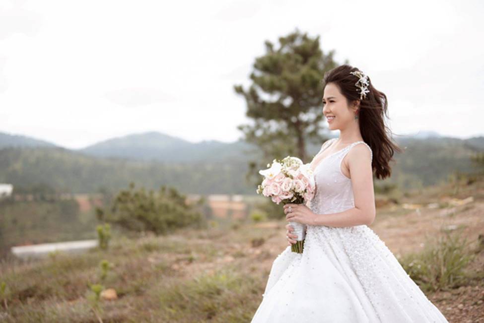 Chị gái diện váy cưới quá nóng bỏng, nữ hoàng nội y cũng phải ghen tỵ-13