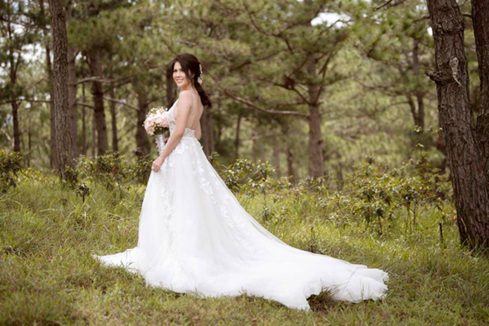 Chị gái diện váy cưới quá nóng bỏng, nữ hoàng nội y cũng phải ghen tỵ-16