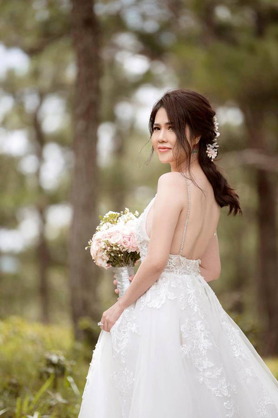 Chị gái diện váy cưới quá nóng bỏng, nữ hoàng nội y cũng phải ghen tỵ-20