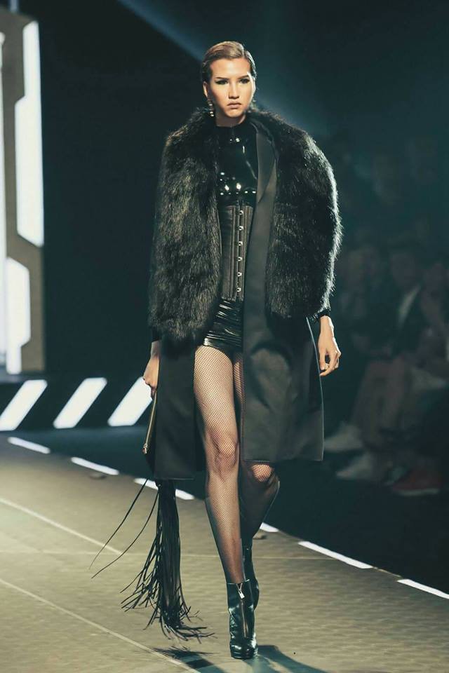 Cuộc sống của nữ người mẫu dìm hàng tất cả sao Việt khi chụp ảnh chung-5