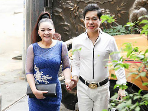 Loạt ảnh ôm ấp tình bể tình tại nhà 100 tỷ khiến Như Quỳnh - Ngọc Sơn bị đồn chuẩn bị cưới?-11