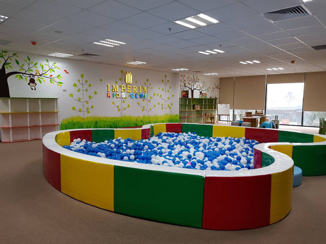 Ông nội bé trai bị người lớn hành hung ở chung cư cao cấp: Cháu tôi bị đánh nứt xương bả vai chỉ vì ném bóng trúng con trai anh ta-1