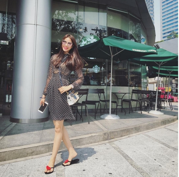 Diện dép tông Lào rẻ tiền nhưng Thanh Hằng - Hoài Linh - Ngọc Trinh vẫn cứ là ngời ngời khí chất-11