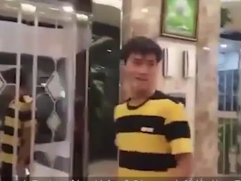 Văn Toàn ngã dúi dụi vì chạy quá nhanh ở bài tập phản công của tuyển Việt Nam-11