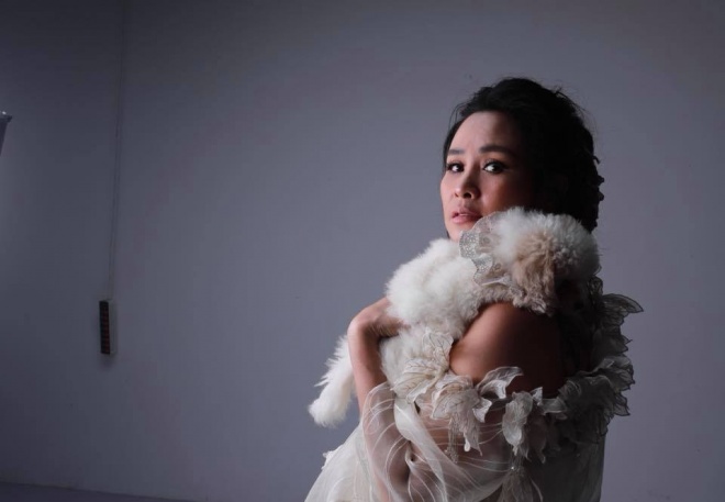 Diva Thanh Lam khoe vai trần gợi cảm, lần đầu lộ hình xăm bí ẩn sau lưng-5