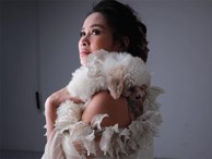 Diva Thanh Lam khoe vai trần gợi cảm, lần đầu lộ hình xăm bí ẩn sau lưng