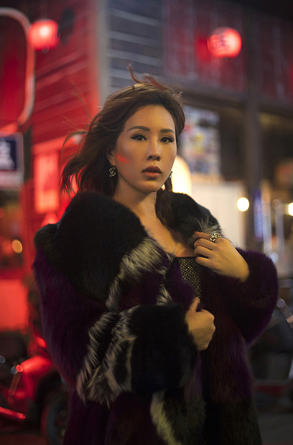 Hoa hậu Thu Hoài đậm chất đàn bà phố thị lôi cuốn và sang trọng trong bộ ảnh mới-3