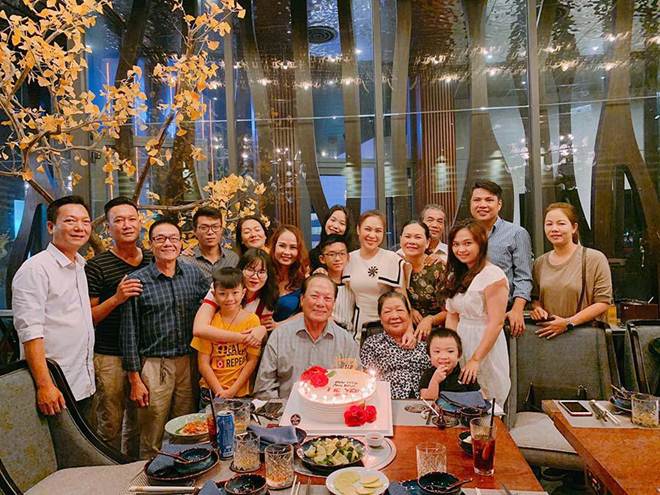 Lâu lắm mới thấy hình ảnh bố mẹ Mỹ Tâm: Đầu tóc bạc phơ, nhí nhảnh bên con gái-4