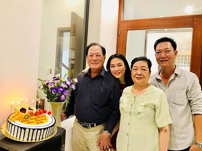 Lâu lắm mới thấy hình ảnh bố mẹ Mỹ Tâm: Đầu tóc bạc phơ, nhí nhảnh bên con gái-5