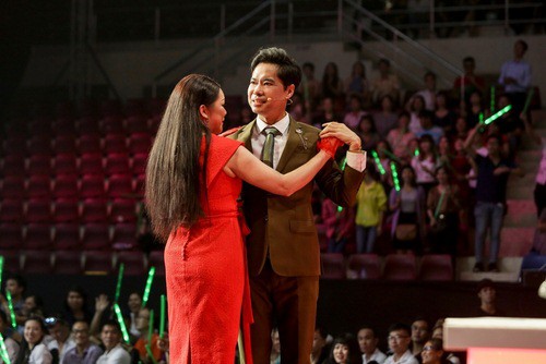 Loạt ảnh ôm ấp tình bể tình tại nhà 100 tỷ khiến Như Quỳnh - Ngọc Sơn bị đồn chuẩn bị cưới?-3