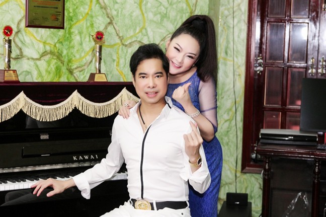 Loạt ảnh ôm ấp tình bể tình tại nhà 100 tỷ khiến Như Quỳnh - Ngọc Sơn bị đồn chuẩn bị cưới?-9