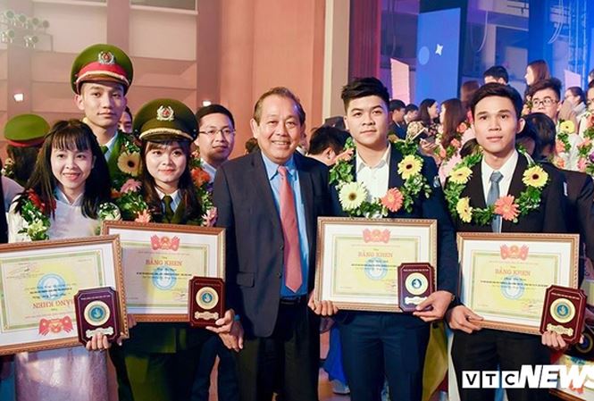 Thủ khoa bán chim cảnh, tích vàng từ lớp 6-1