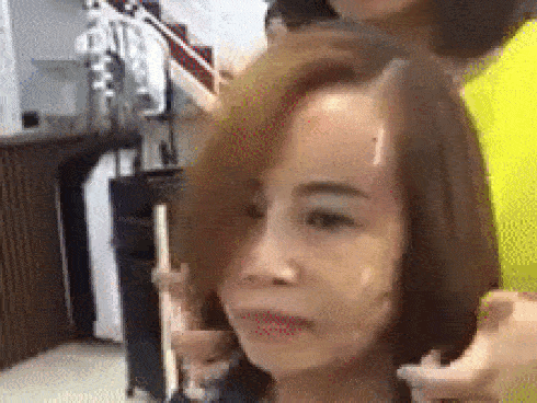 Khoe răng mới coóng sau khi đầu tư 200 triệu nhưng người xem lại thốt lên hết chỗ nói trước cảnh cô dâu 61 tuổi liên tục hôn chồng trẻ-1