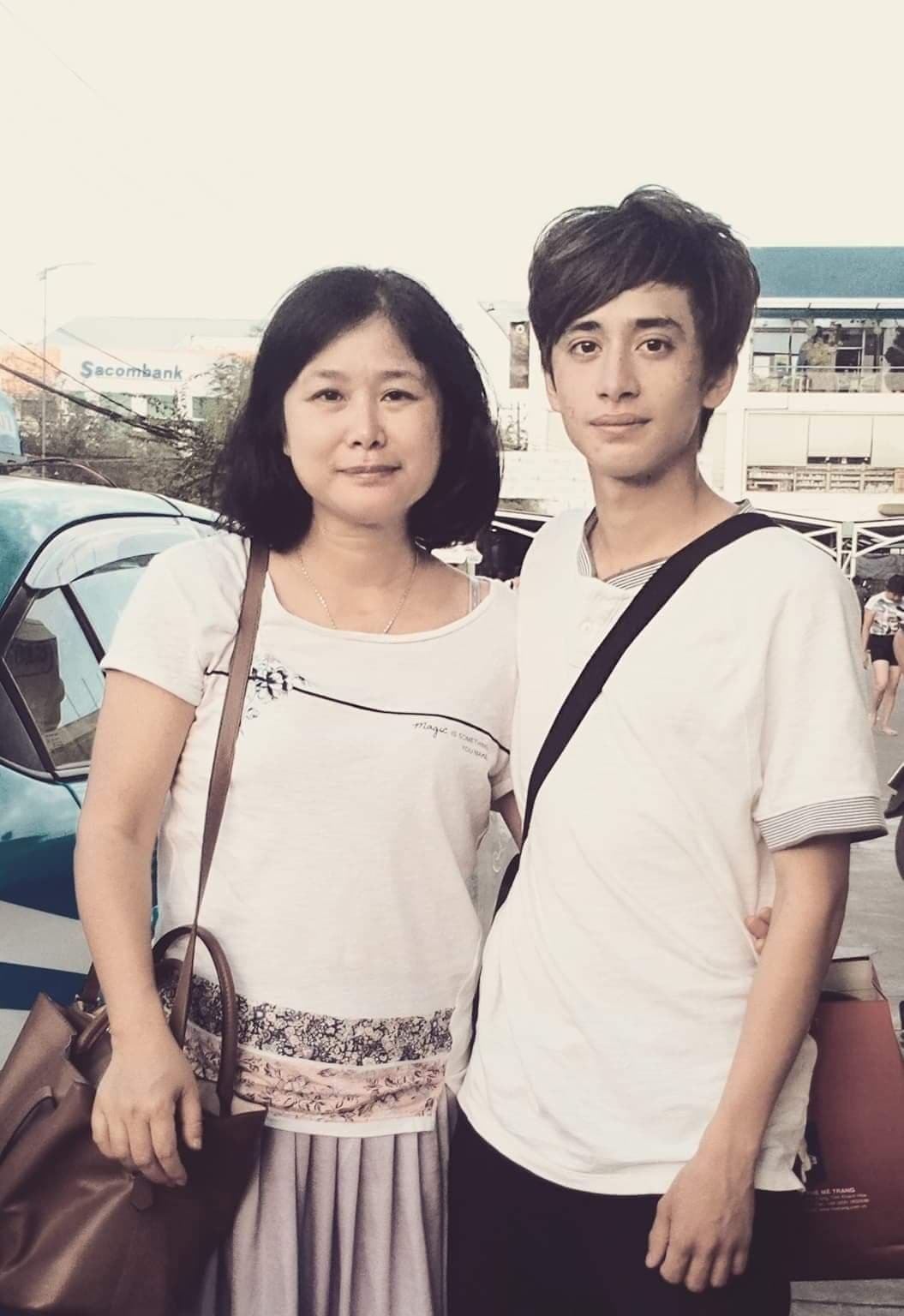 Gia thế quyền lực của MC người Nga điển trai ở VTV4-4