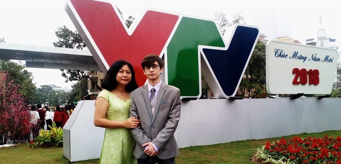 Gia thế quyền lực của MC người Nga điển trai ở VTV4-5