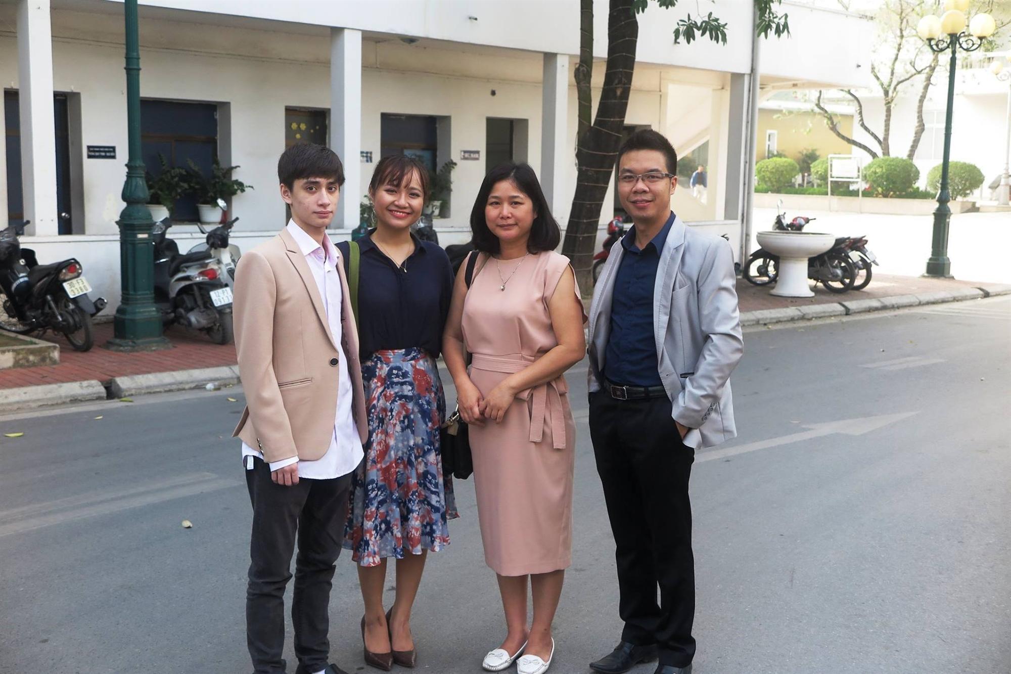 Gia thế quyền lực của MC người Nga điển trai ở VTV4-6