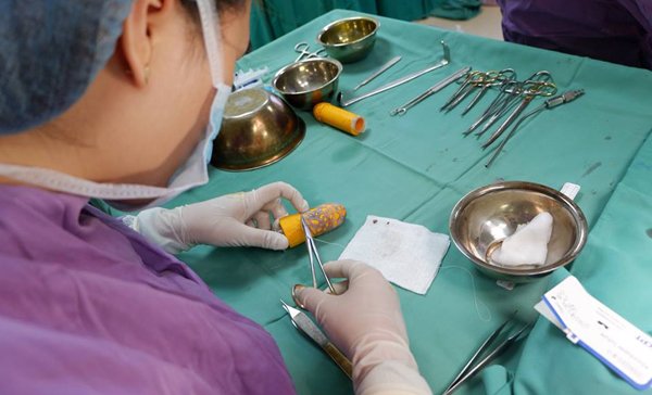 Suốt 22 năm không có âm đạo, cô gái trẻ vỡ oà trước ngày lấy chồng-2