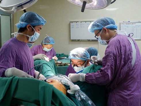 Suốt 22 năm không có âm đạo, cô gái trẻ vỡ oà trước ngày lấy chồng-1