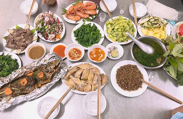 MC Hoàng Linh Chúng tôi là chiến sỹ khoe những mâm cơm đơn vị”, ai nhìn cũng ghen vì thèm-4