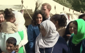 Hành động nhỏ xíu chứng tỏ Hoàng tử Harry là ông chồng cực tâm lý, chị em ghen tị với Công nương Meghan cũng phải-5