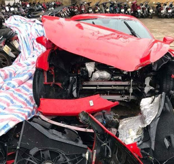 Xác định danh tính người lái siêu xe Ferrari 488 GTB của ca sĩ Tuấn Hưng gặp nạn trên cao tốc-1