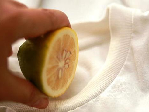 Cắt 3 lát chanh vào nước sạch, sàn nhà cả tuần không lau vẫn sạch thơm như mới-6