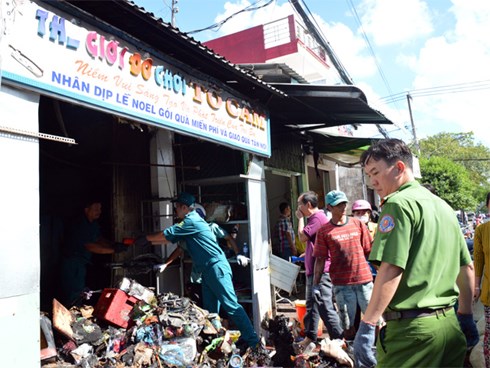 Cháy tiệm đồ chơi cạnh ngân hàng, ước thiệt hại tiền tỷ