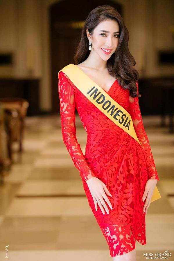 Phương Nga đầm lông vũ lộng lẫy dự phần thi phỏng vấn ở Miss Grand-5