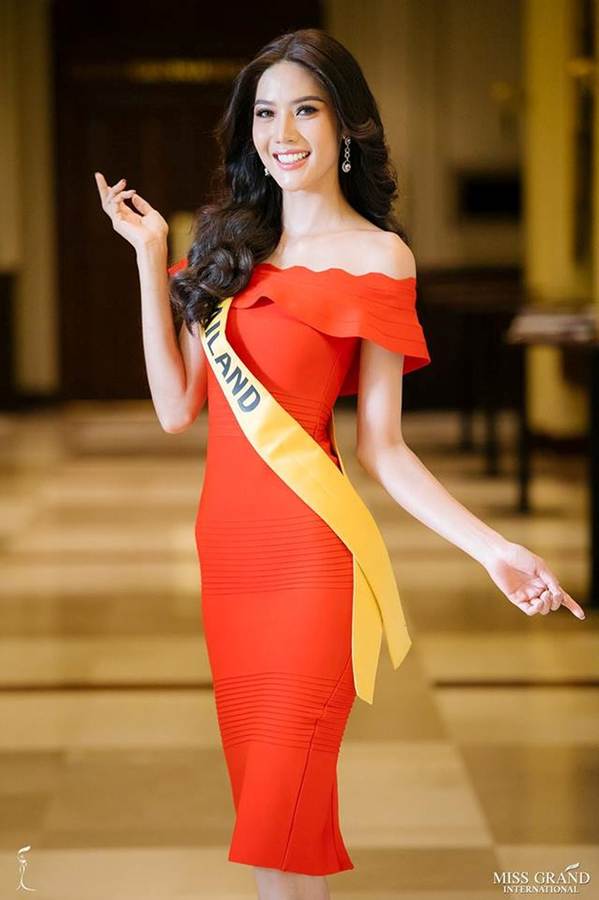 Phương Nga đầm lông vũ lộng lẫy dự phần thi phỏng vấn ở Miss Grand-11
