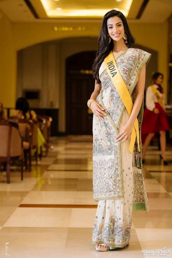 Phương Nga đầm lông vũ lộng lẫy dự phần thi phỏng vấn ở Miss Grand-14