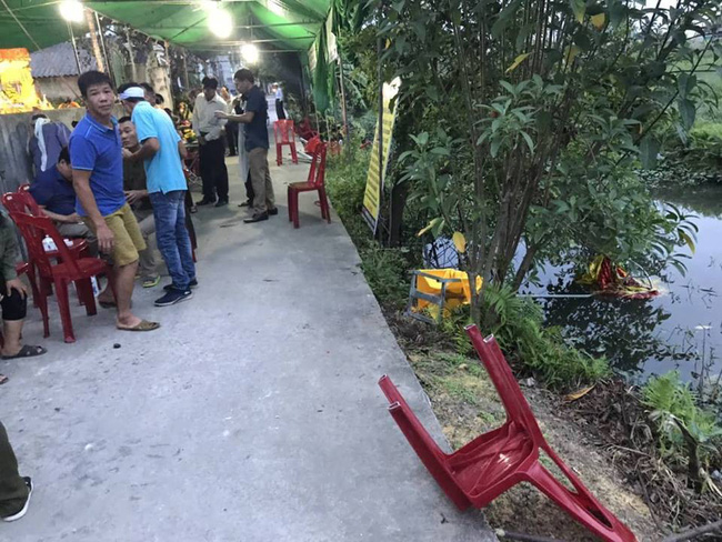 Ô tô điên lao thẳng vào đám tang và khu chợ, 6 người bị thương nặng-1