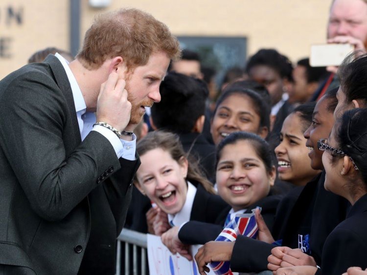 Loạt ảnh chứng tỏ Hoàng tử Harry rất được lòng trẻ con và dự đoán sẽ trở thành ông bố tuyệt vời nhất thế gian-27