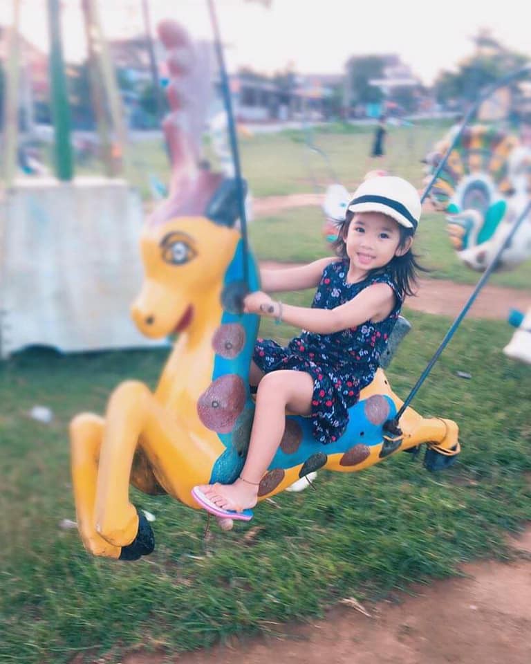 Mai Phương khoẻ mạnh hơn hẳn sau hơn 1 tháng xuất viện, tươi tắn đưa con gái về quê nội nghỉ dưỡng-4