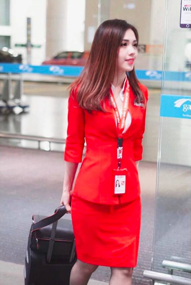 Nữ tiếp viên hàng không Malaysia gây sốt trên MXH chỉ sau tấm ảnh chụp trộm của hành khách-4