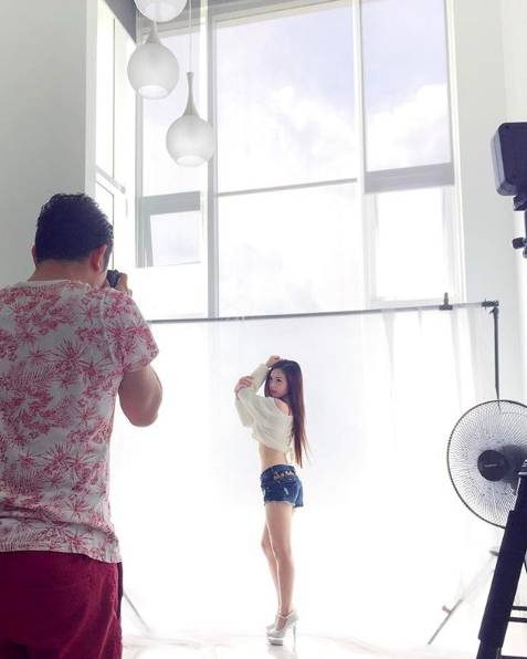 Nữ tiếp viên hàng không Malaysia gây sốt trên MXH chỉ sau tấm ảnh chụp trộm của hành khách-9