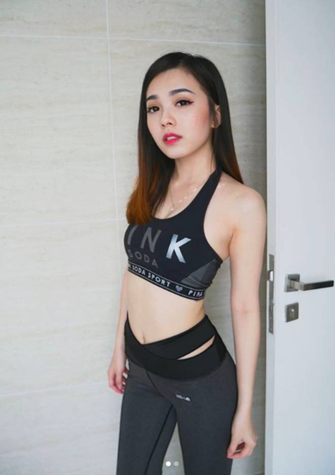 Nữ tiếp viên hàng không Malaysia gây sốt trên MXH chỉ sau tấm ảnh chụp trộm của hành khách-13