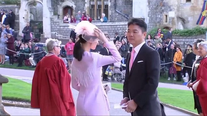 Em gái trà sữa và chồng tỷ phú bị chỉ trích khi dự hôn lễ hoàng gia-2