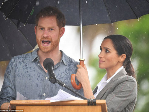 Sinh ra là em bé ngậm thìa vàng nhưng con của Meghan sẽ có cuộc sống khác biệt so với Hoàng tử George-5