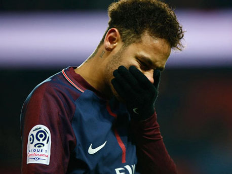 Sau khi chia tay bạn gái nóng bỏng, cầu thủ đắt giá nhất thế giới bị nghi cặp kè với nữ ca sĩ đẹp như thiên thần-15