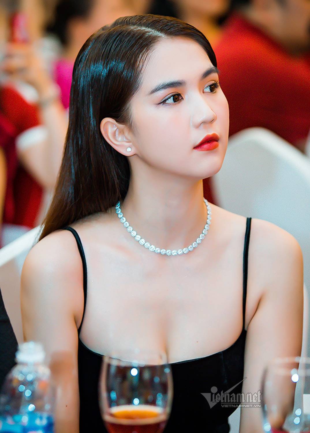 Ngọc Trinh đọ vẻ gợi cảm với Hồ Ngọc Hà-4