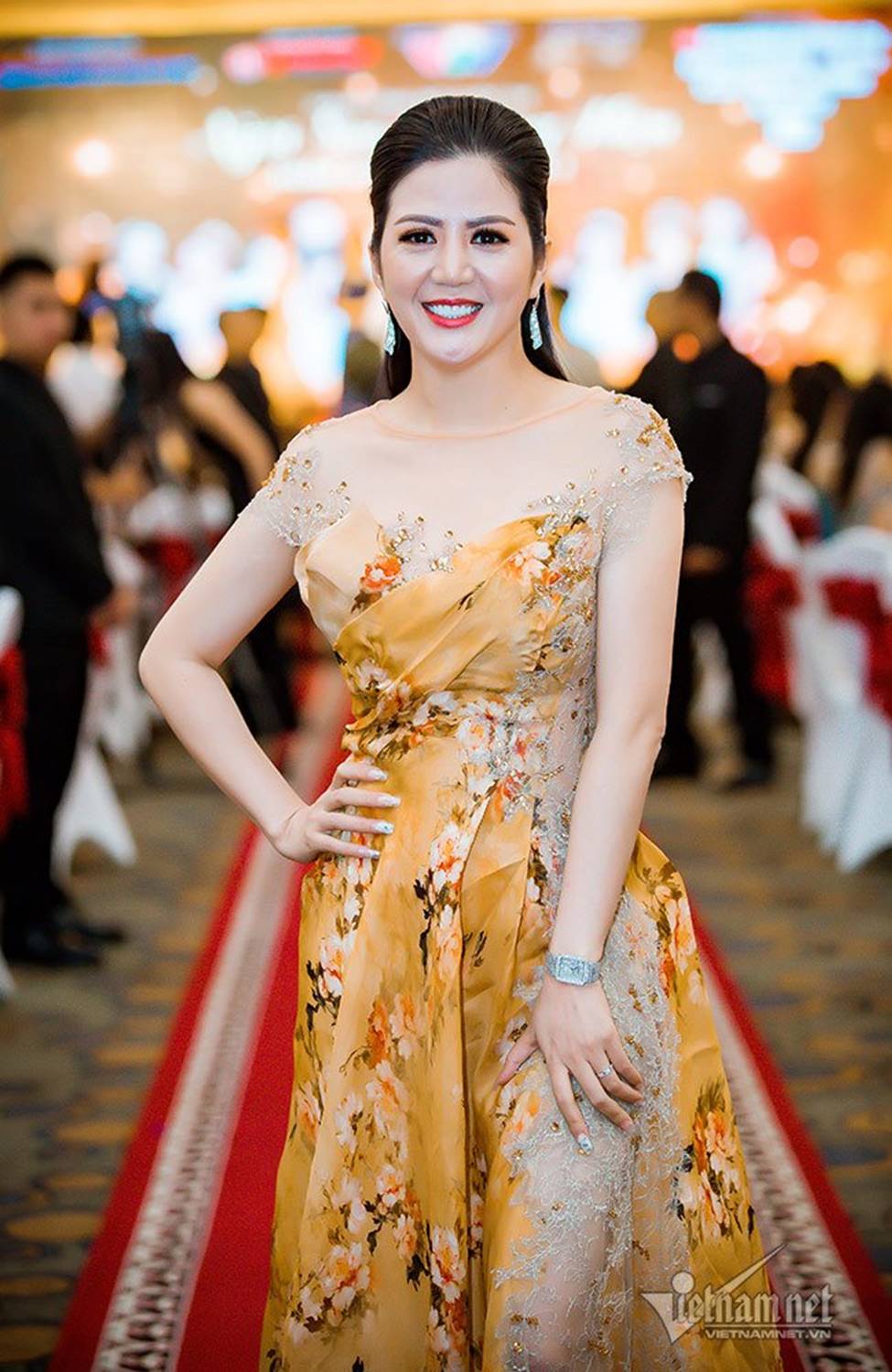 Ngọc Trinh đọ vẻ gợi cảm với Hồ Ngọc Hà-9