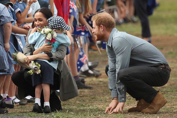 Sinh ra là em bé ngậm thìa vàng nhưng con của Meghan sẽ có cuộc sống khác biệt so với Hoàng tử George-3