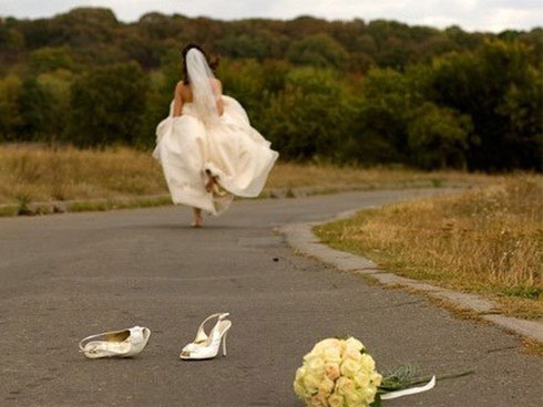 Cô dâu tuổi 30 bất lực xách va li rời nhà chồng đêm tân hôn-2